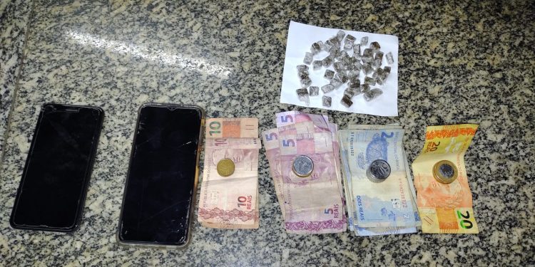 Homem de 24 anos é preso com 30 trouxinhas de maconha em Baraúna