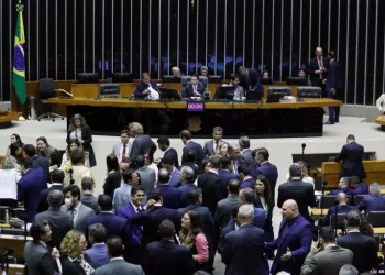 Câmara aprova projeto que prevê salários iguais para homens e mulheres; veja os votos do deputados do RN