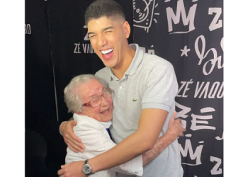 Prestes a completar 89 anos, mossoroense fã de Zé Vaqueiro ganha de presente encontro com o cantor