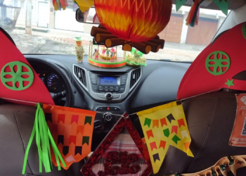 São João em movimento: motorista aposta em decoração junina para atrair clientela
