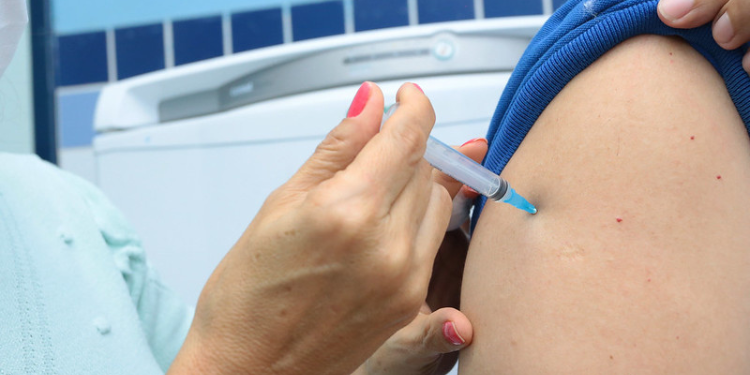 Mossoró oferta vacina meningocócica C para o público em geral