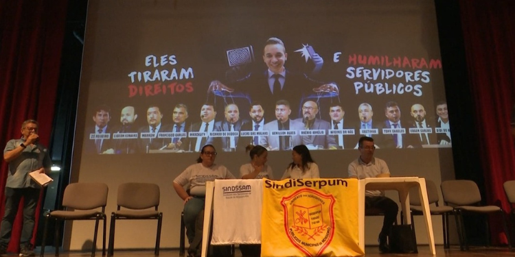 Em nova assembleia unificada, servidores suspendem greve geral e marcam paralisação
