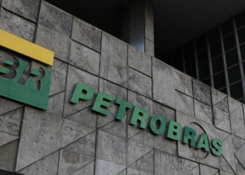 Petrobras anuncia redução no preço da gasolina e gás de cozinha para distribuidoras