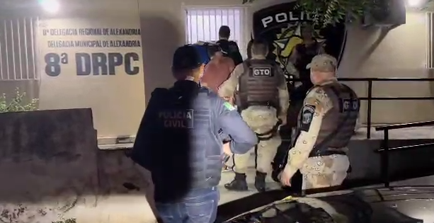 Três homens são presos por suspeita de tráfico de drogas em Alexandria