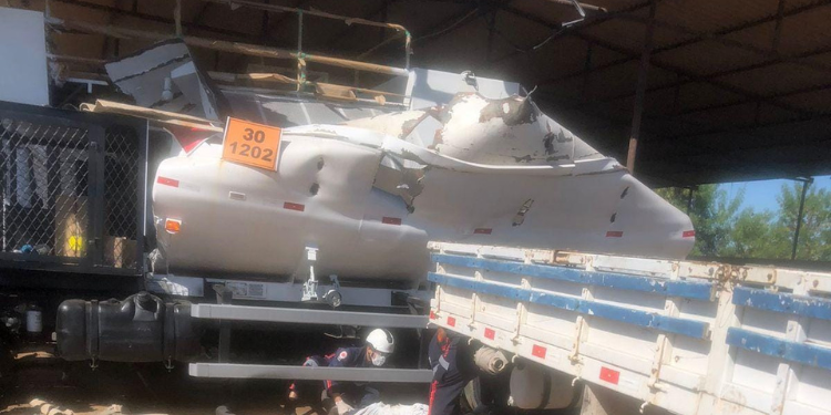 Uma pessoa fica ferida após caminhão tanque explodir