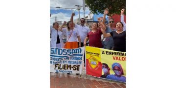 Profissionais da enfermagem de Mossoró aderem ato nacional e realizam protesto