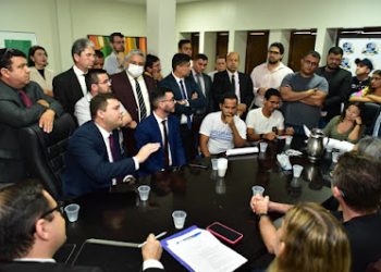 Após protesto de servidores municipais três projetos são retirados da pauta da Câmara