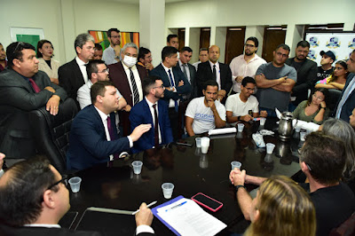 Após protesto de servidores municipais três projetos são retirados da pauta da Câmara