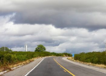 “Chuva do caju” modifica clima na cidade; meteorologista explica