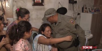 Bebê de 20 dias é salvo com orientações de PM em ligação