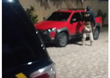 Dois homens são presos e dois veículos são recuperados pela PRF em Mossoró