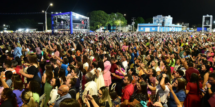Segunda noite de Mossoró Sal e Luz tem apresentações de Sarah Farias, Leandro Borges e Banda Kairós