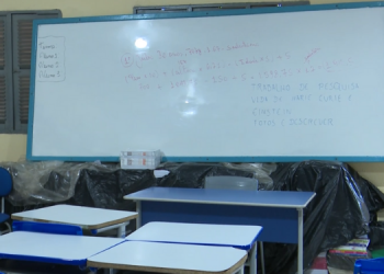 Com instabilidade na energia, alunos assistem aula na sala dos professores em escola estadual de Mossoró