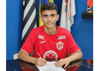 Jogador de Apodi assina contrato com clube paulista