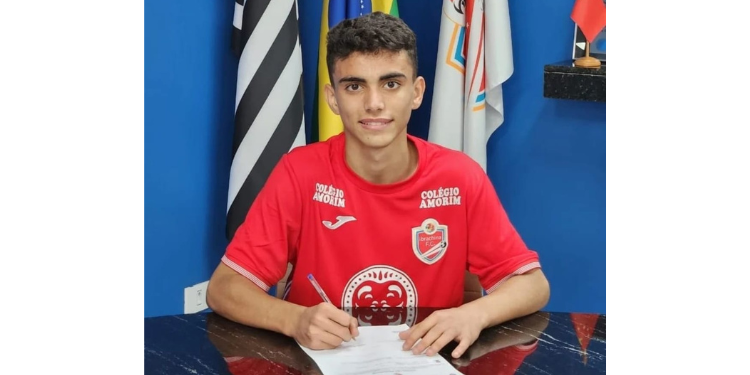 Jogador de Apodi assina contrato com clube paulista
