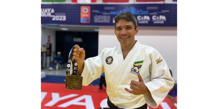 Raphael Keisuke conquista medalha de bronze no Sul-Americano Master de Judô