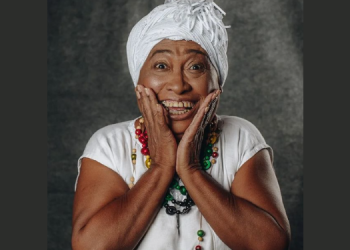 Tony Silva ganha título de Professora Honoris Causa da UERN