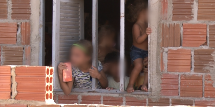 Família é despejada após decisão judicial em Mossoró