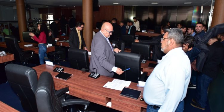 Falta de energia suspende sessão na Câmara de Mossoró