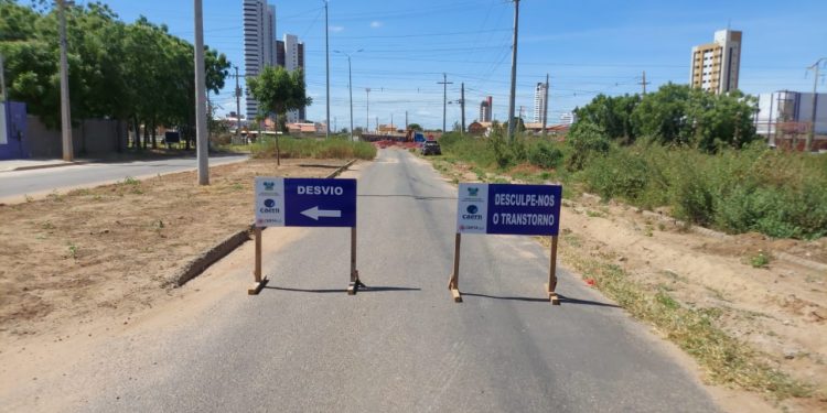Caern interdita uma das faixas da Avenida Maria Odete, no Bela Vista
