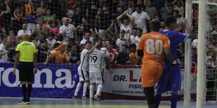 Apodi vence Brasília e larga na frente da semifinal da Copa do Brasil de Futsal