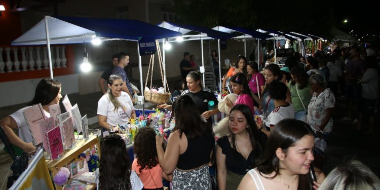 Feirinha e Vitrine Cultural movimentam abertura da Finecap 2023