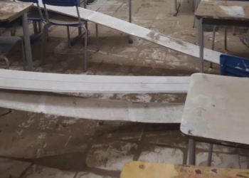 Parte de forro de sala de aula desaba em Areia Branca