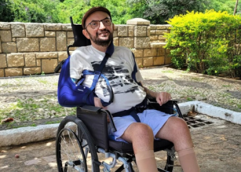 Após ficar tetraplégico em acidente na RN-117, jornalista precisa de cadeira elétrica
