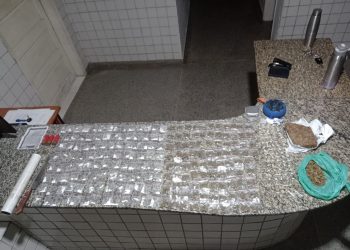 Polícia apreende drogas, munições e dinheiro fracionado em Alto do Rodrigues