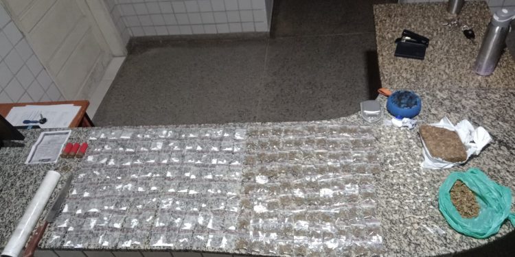 Polícia apreende drogas, munições e dinheiro fracionado em Alto do Rodrigues