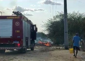 Incêndio é registrado em terreno no Bairro Nova Mossoró