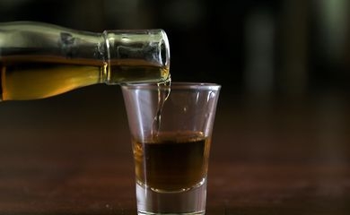 Dia Nacional da Cachaça: saiba como bebida tipicamente brasileira surgiu