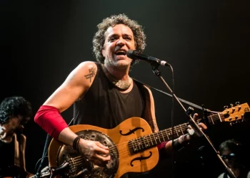 Cantor Paulinho Moska se apresenta em Mossoró nesta terça (12)