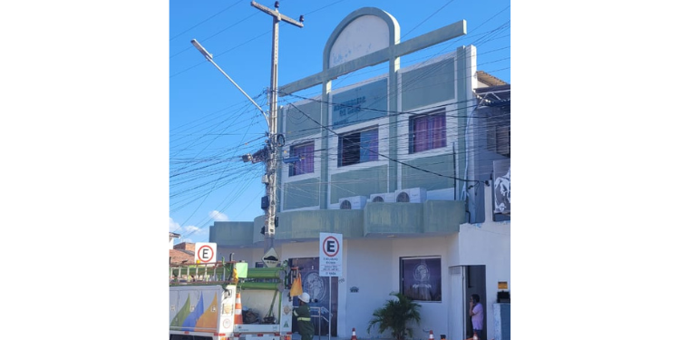 Equipamento de energia solar de igreja pega fogo no Boa Vista