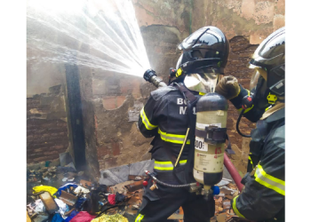 Mulher fica ferida durante incêndio em residência em Mossoró