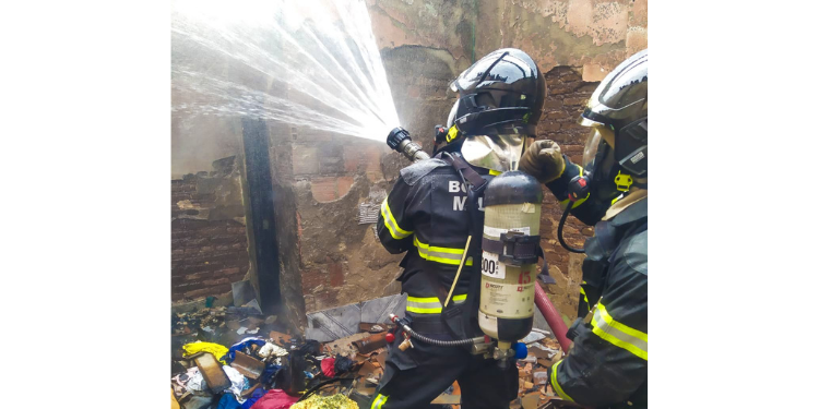 Mulher fica ferida durante incêndio em residência em Mossoró