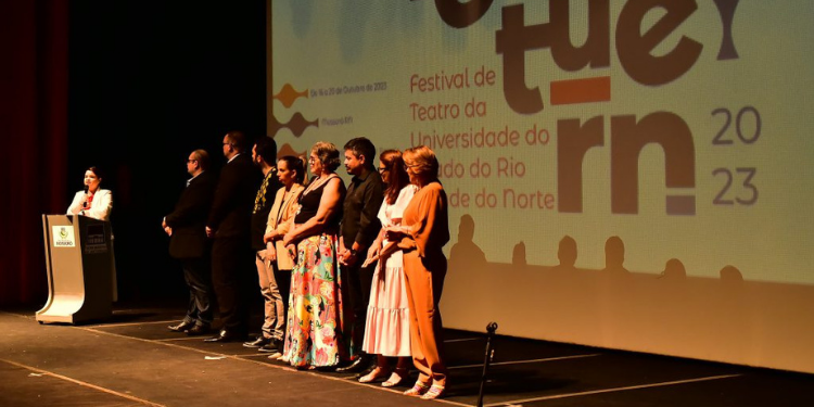 Festuern inicia programação no Teatro Dix-Huit Rosado