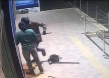 Criminosos encapuzados fazem reféns e assaltam lojas e lotérica em Pendências