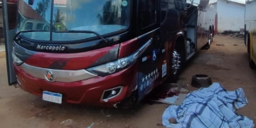 Motorista morre enquanto consertava ônibus em São Miguel