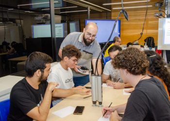 Estudantes da Ufersa participam de curso em laboratório sobre rodas