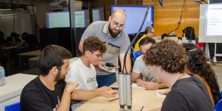 Estudantes da Ufersa participam de curso em laboratório sobre rodas