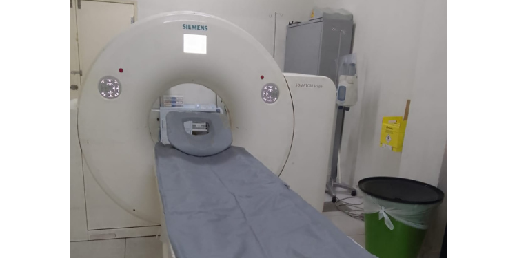 Com tomógrafo do HRTM quebrado, Governo do RN contrata hospitais para realizar exames