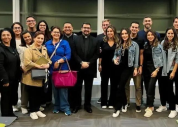 Grupo de 12 potiguares deixa Israel em voos comerciais; 13 permanecem no país