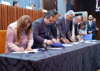 Reitora da Ufersa assina portarias para instalação de emissoras de rádio e TV na Universidade