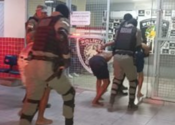 Três suspeitos foram presos após troca de tiros com a Polícia em Areia Branca
