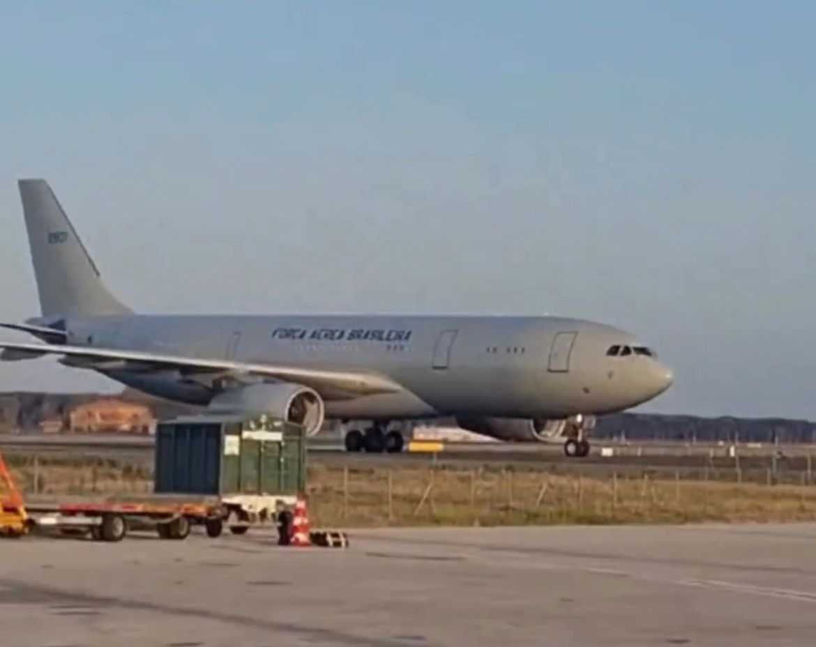 Primeiro avião da FAB que vai resgatar brasileiros em Israel já está na  Itália