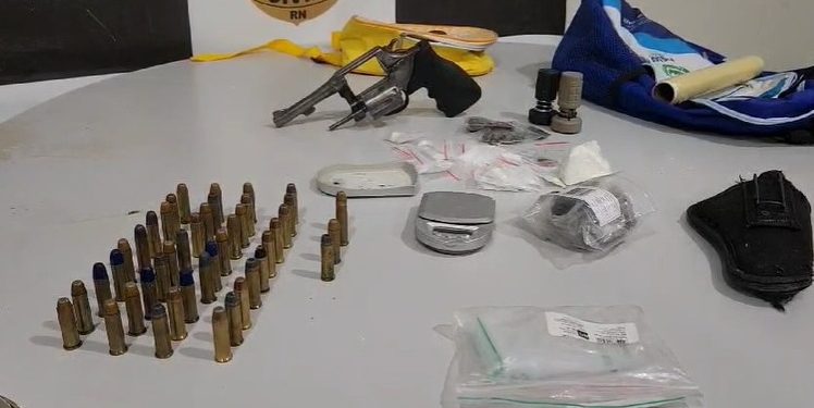 Arma, drogas e munições são apreendidas no Bairro Santo Antônio em Mossoró