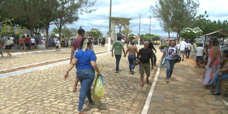 Cemitérios de Mossoró registram intensa movimentação no Dia de Finados