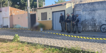 Homem é morto a tiros na calçada de casa no Bairro Vingt Rosado