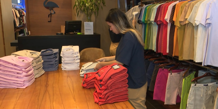 Mossoró deve abrir até 1.800 vagas temporárias no final do ano, aponta Fecomércio